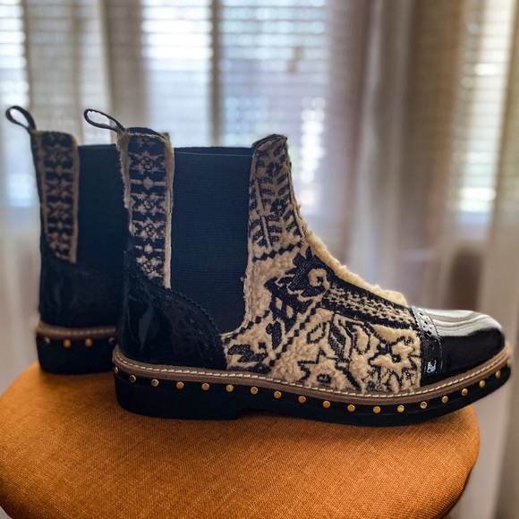 Free People Chelsea Boot - Picture 1 of 4